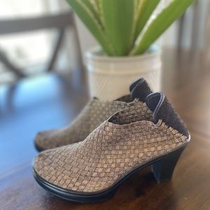 Corky’s | Gold Hot Heel | Size 6